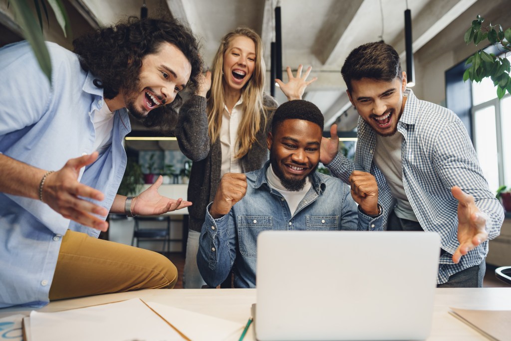 Equipe de trabalho feliz